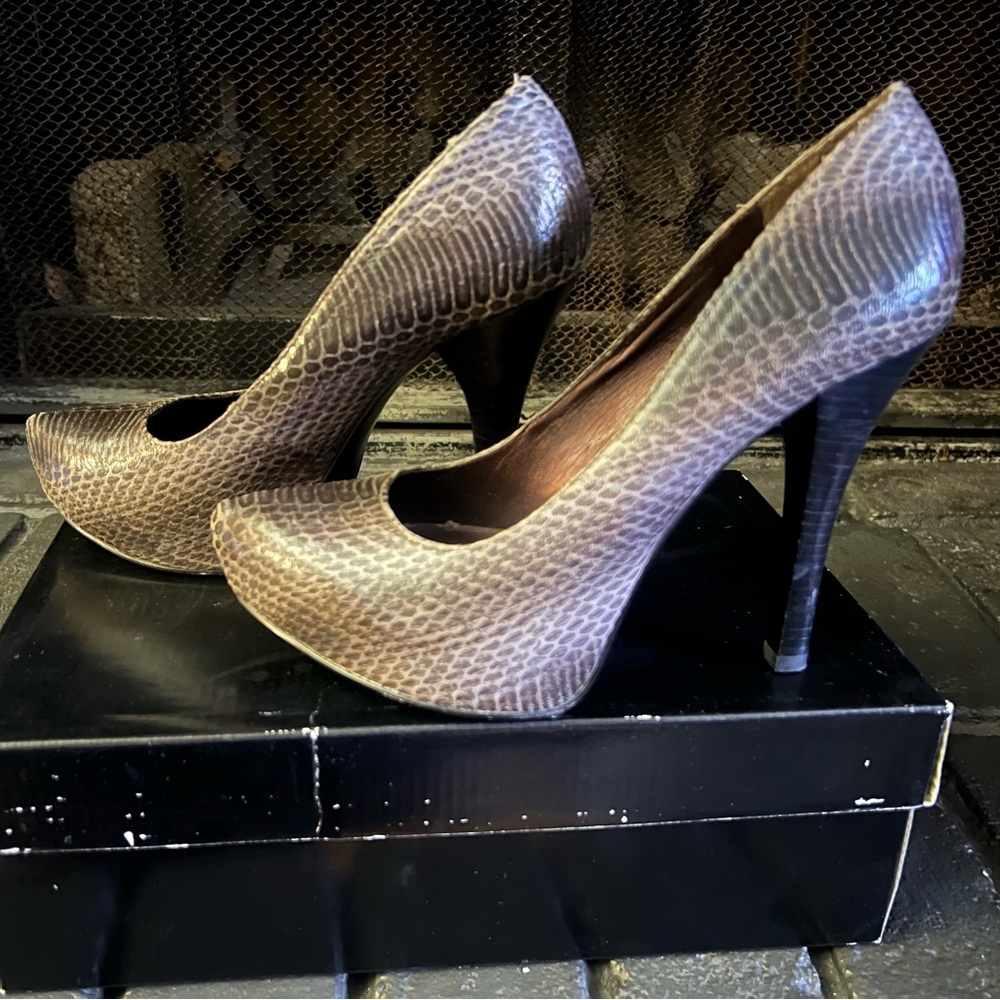 Carlos Santana Platonic Brown Grad snakeskin heels